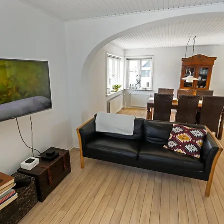 Dejlig Helarshus I 2 Etager I Med Klitudsigt Sj62 Vakantiehuis