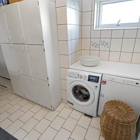 Dejlig Helarshus I 2 Etager I Med Klitudsigt Sj62 Thyborøn